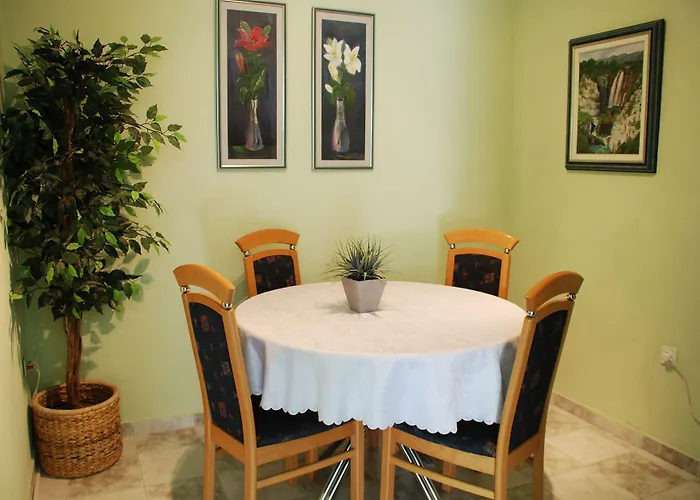 Hotell Mediteran Okrug Gornji